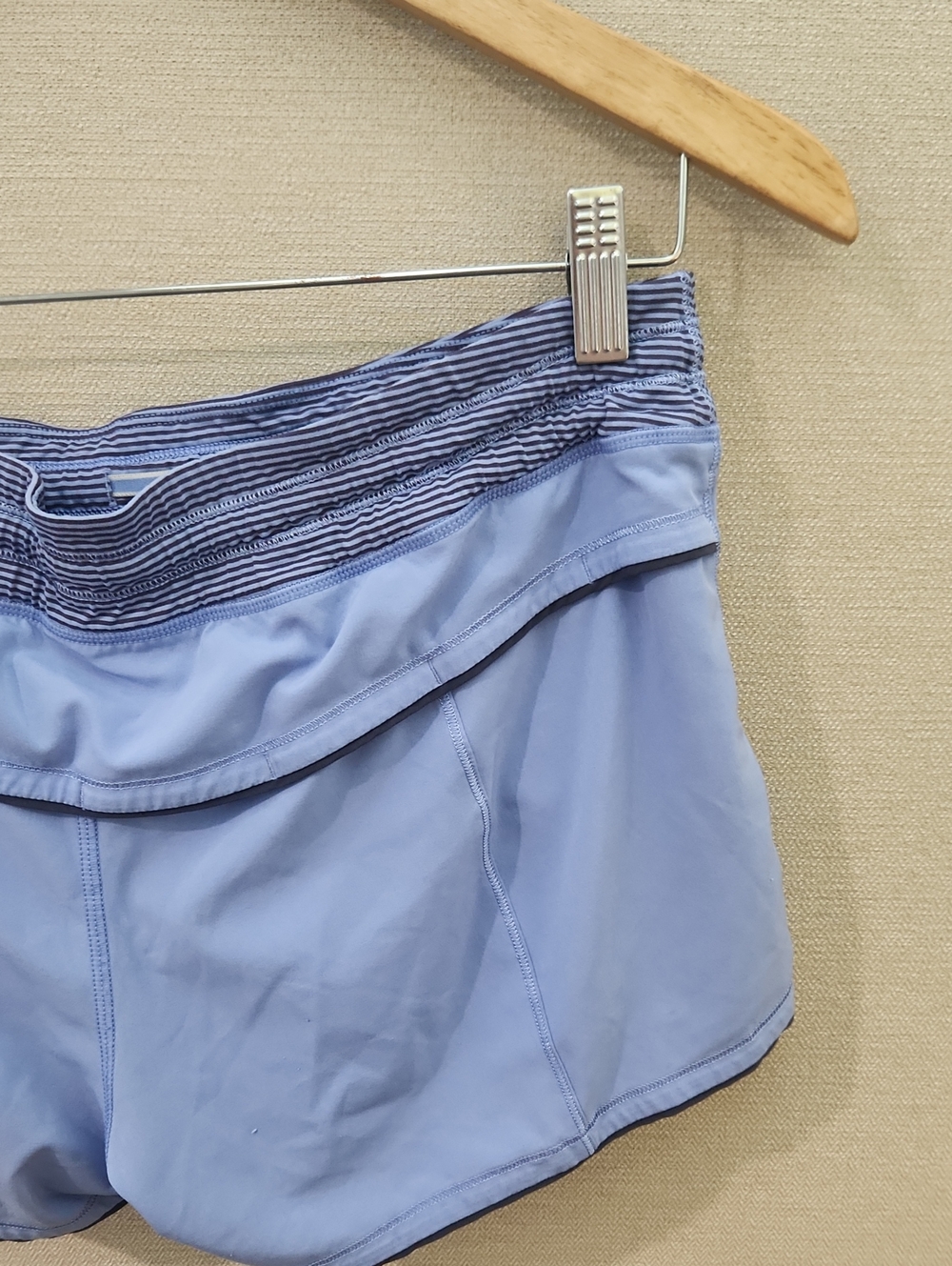 Lululemon Shorts Size 8 - Picture 8 of 16